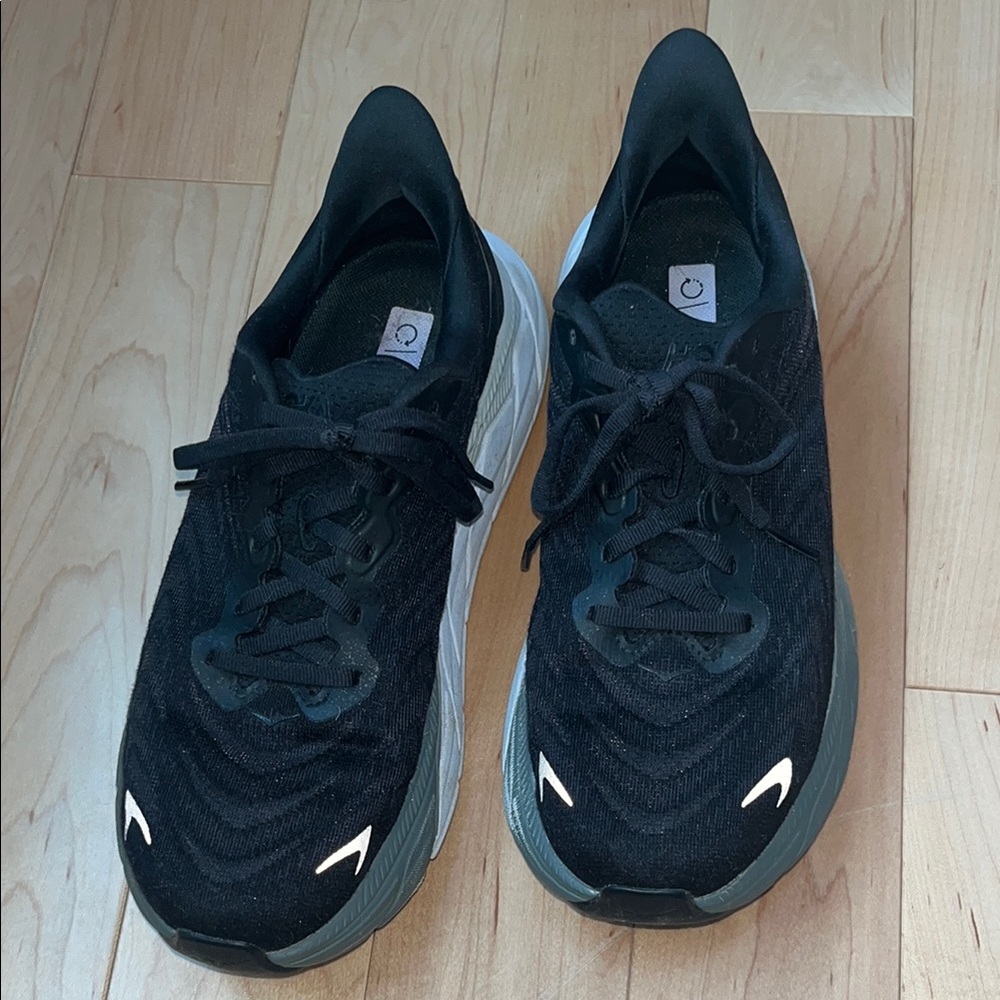 HOKA Arahi 6 Wide 'Black White'